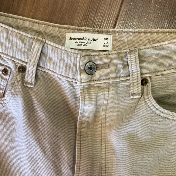 Abercrombie & Fitch the taper Jean. High rise. Size 30 waist 10R curve love - Picture 2 of 10